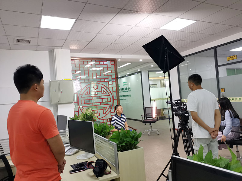 CCTV7老故事频道《非凡匠人》栏目组走进东莞市枭森环保科技有限公司进行实地考察！